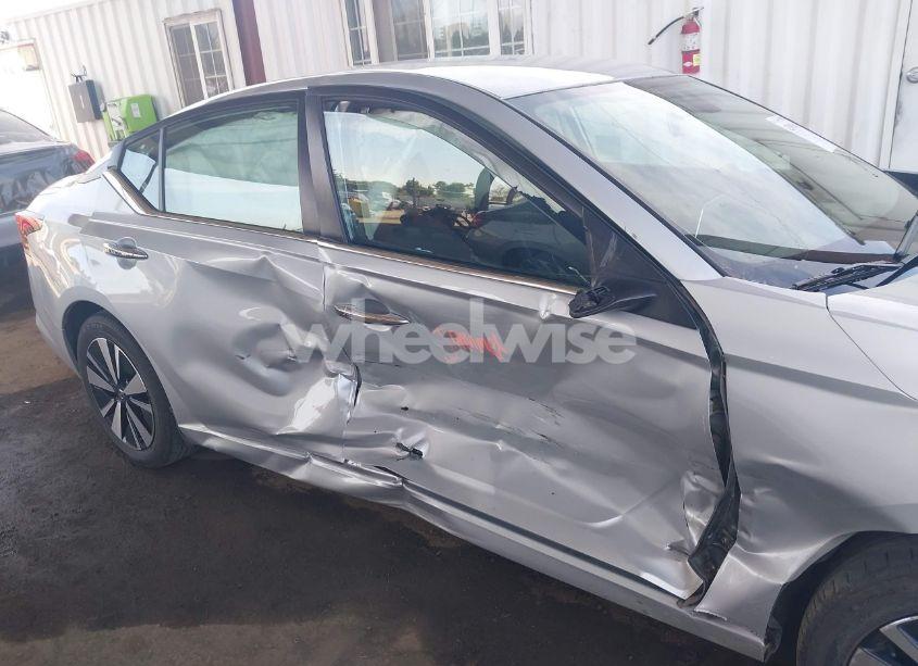 Photo 6 of 2021 Nissan Altima SV FWD (VIN 1N4BL4DV3MN334941)