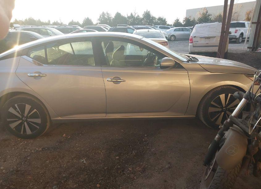 Photo 13 of 2021 Nissan Altima SV FWD (VIN 1N4BL4DV3MN342022)