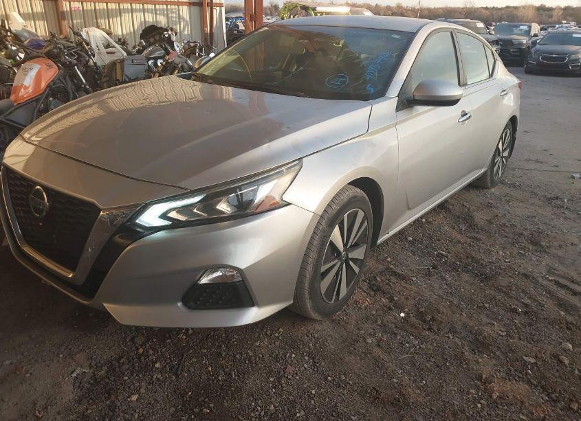 Photo 2 of 2021 Nissan Altima SV FWD (VIN 1N4BL4DV3MN342022)