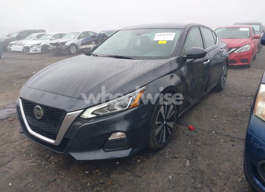 Photo 2 of 2021 Nissan Altima SV FWD (VIN 1N4BL4DV3MN342151)