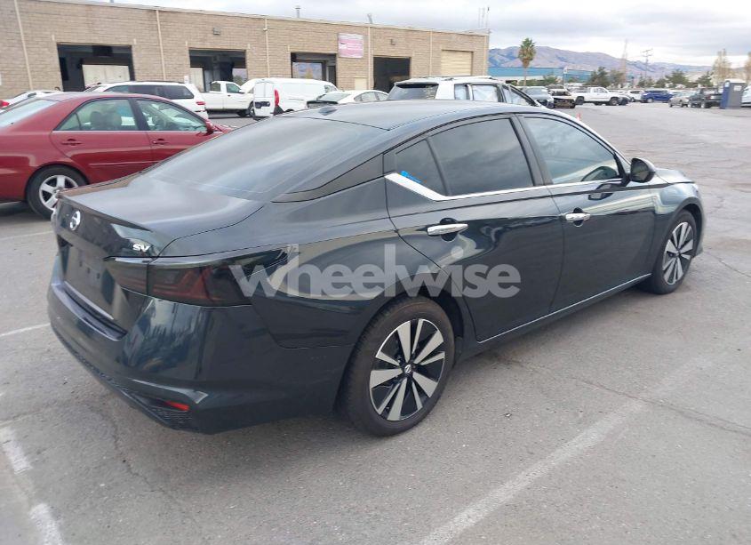 Photo 4 of 2021 Nissan Altima SV FWD (VIN 1N4BL4DV3MN365414)