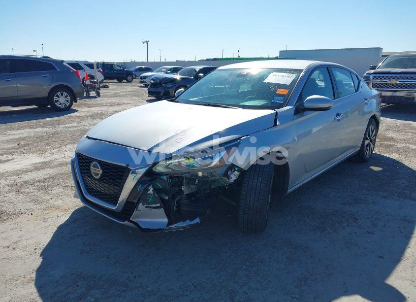 Photo 2 of 2021 Nissan Altima SV FWD (VIN 1N4BL4DV3MN368989)