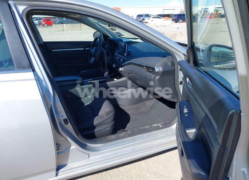 Photo 5 of 2021 Nissan Altima SV FWD (VIN 1N4BL4DV3MN368989)