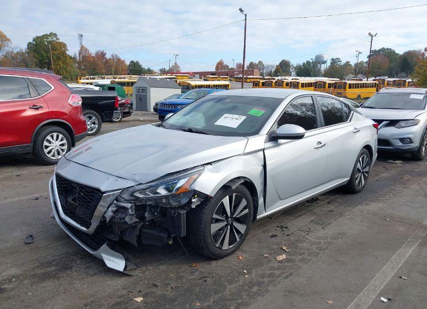 Photo 2 of 2021 Nissan Altima SV FWD (VIN 1N4BL4DV3MN408603)
