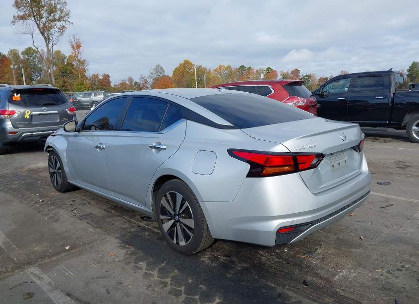 Photo 3 of 2021 Nissan Altima SV FWD (VIN 1N4BL4DV3MN408603)