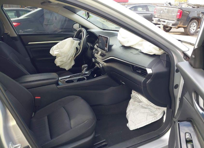 Photo 5 of 2021 Nissan Altima SV FWD (VIN 1N4BL4DV3MN408603)