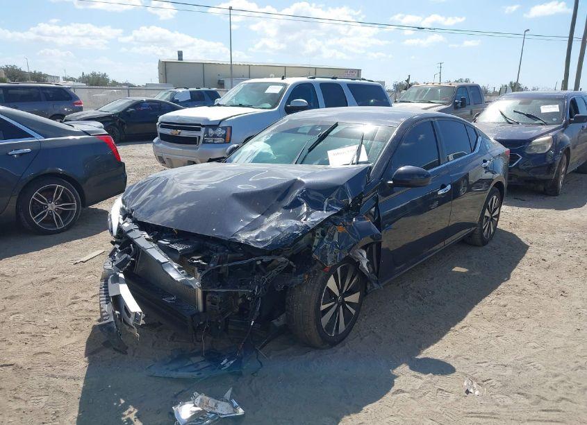 Photo 2 of 2022 Nissan Altima SV FWD (VIN 1N4BL4DV3NN300080)