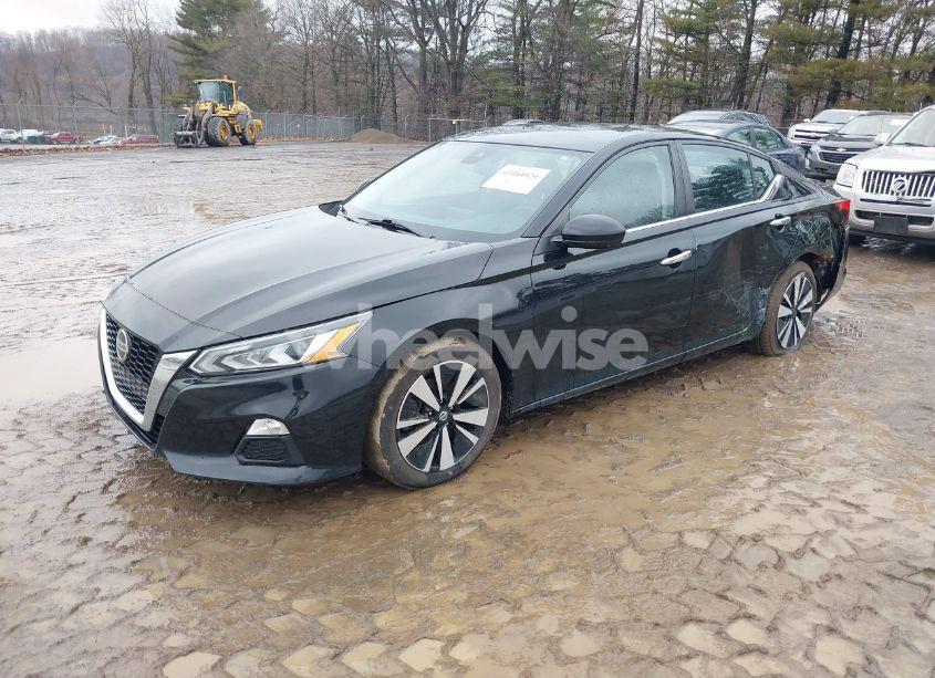 Photo 2 of 2022 Nissan Altima SV FWD (VIN 1N4BL4DV3NN317378)