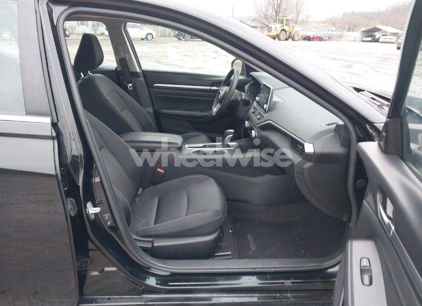 Photo 5 of 2022 Nissan Altima SV FWD (VIN 1N4BL4DV3NN317378)