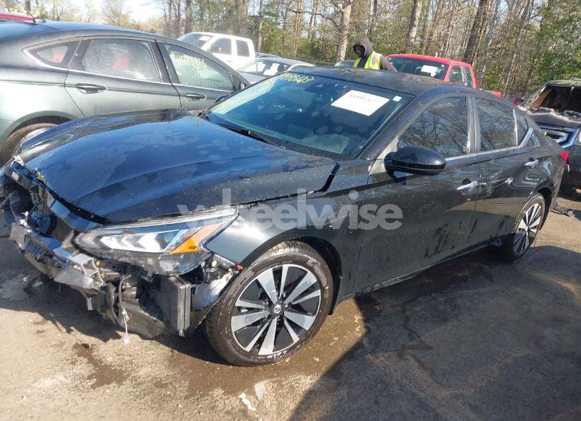 Photo 2 of 2022 Nissan Altima SV FWD (VIN 1N4BL4DV3NN321477)