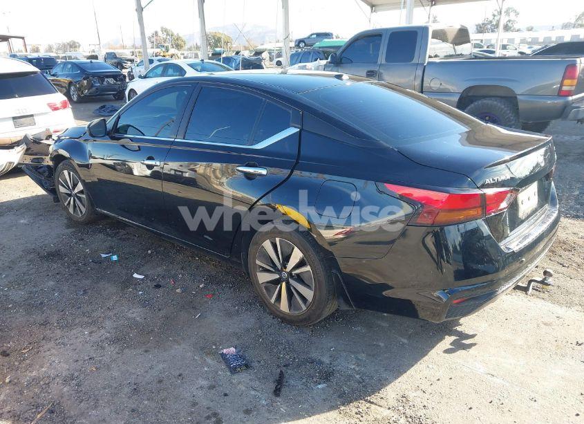 Photo 3 of 2022 Nissan Altima SV FWD (VIN 1N4BL4DV3NN323102)