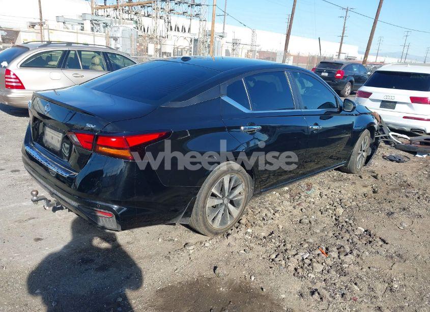 Photo 4 of 2022 Nissan Altima SV FWD (VIN 1N4BL4DV3NN323102)