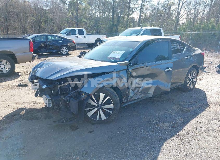Photo 2 of 2022 Nissan Altima SV FWD (VIN 1N4BL4DV3NN352339)