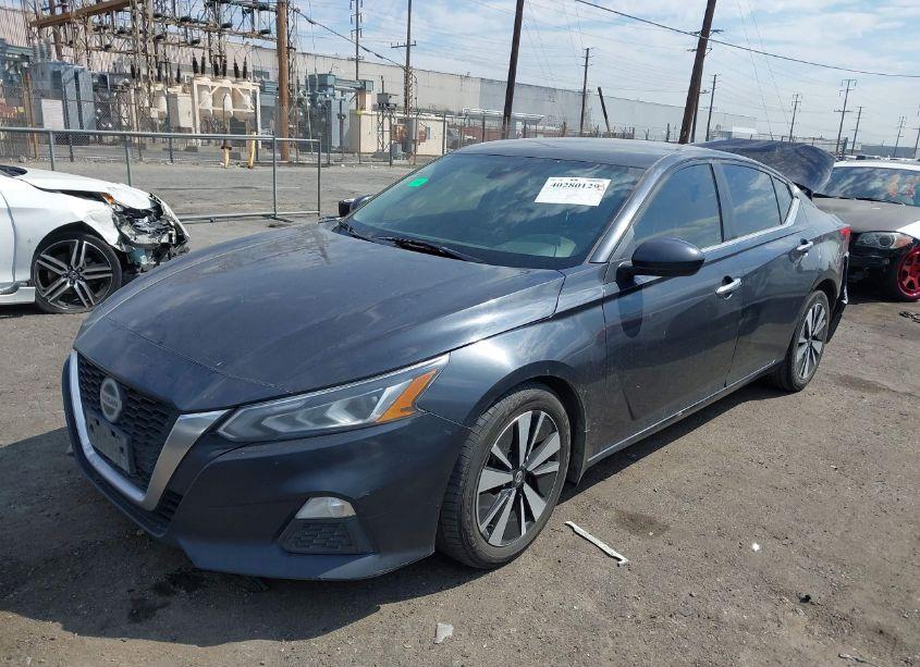 Photo 2 of 2022 Nissan Altima SV FWD (VIN 1N4BL4DV3NN378259)