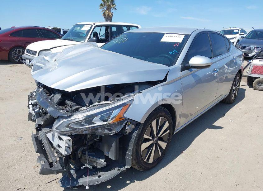 Photo 2 of 2022 Nissan Altima SV FWD (VIN 1N4BL4DV3NN380173)