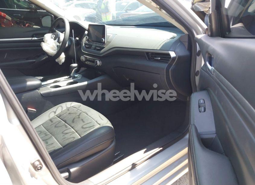 Photo 5 of 2022 Nissan Altima SV FWD (VIN 1N4BL4DV3NN380173)