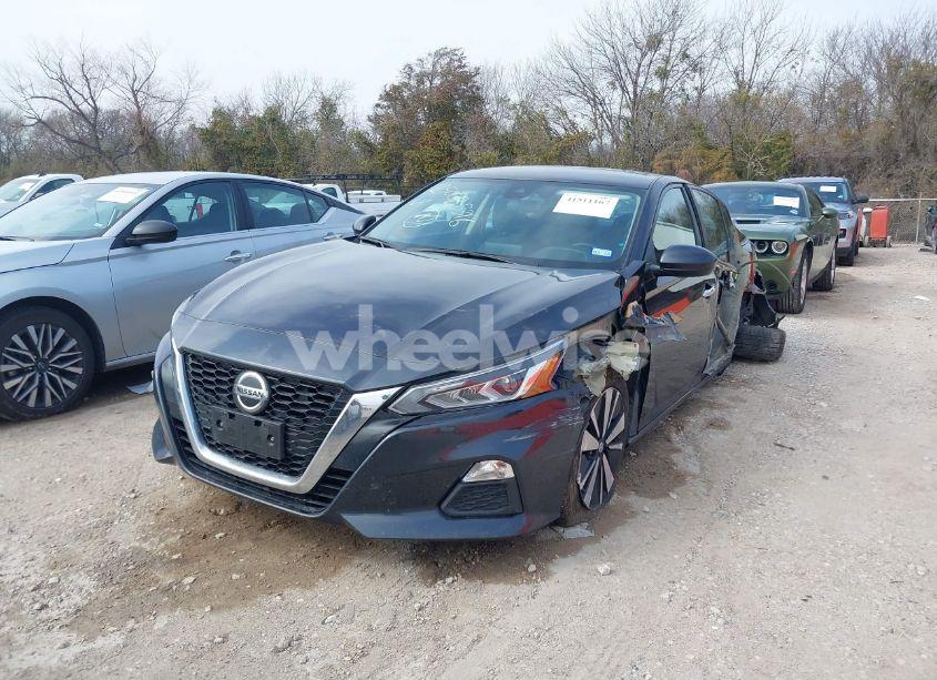 Photo 2 of 2022 Nissan Altima SV FWD (VIN 1N4BL4DV3NN388273)