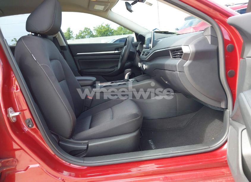 Photo 5 of 2022 Nissan Altima SV FWD (VIN 1N4BL4DV3NN409915)