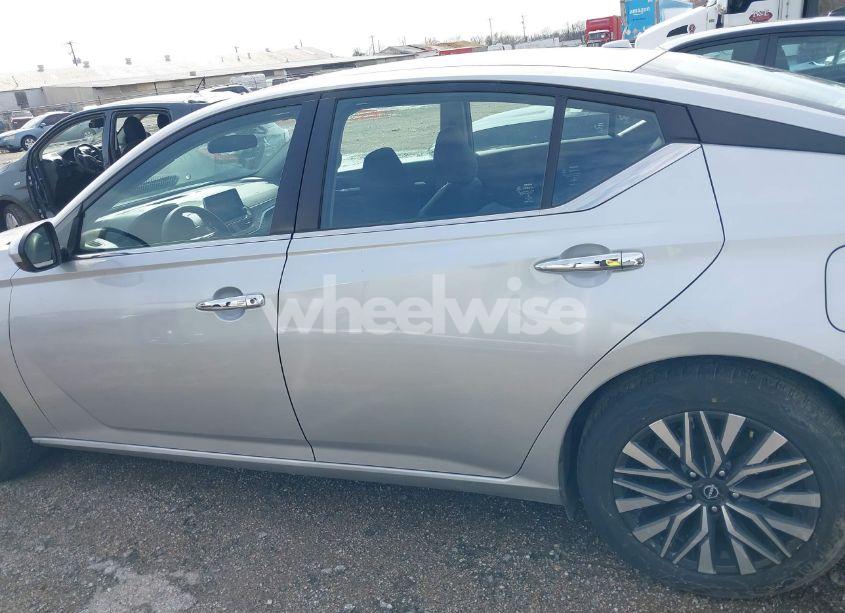 Photo 14 of 2023 Nissan Altima SV FWD (VIN 1N4BL4DV3PN305640)