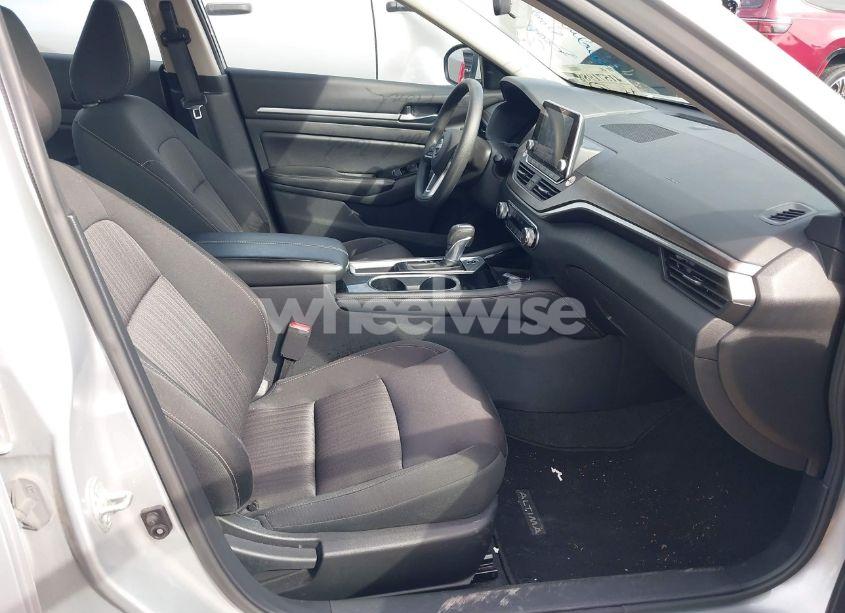 Photo 5 of 2023 Nissan Altima SV FWD (VIN 1N4BL4DV3PN305640)