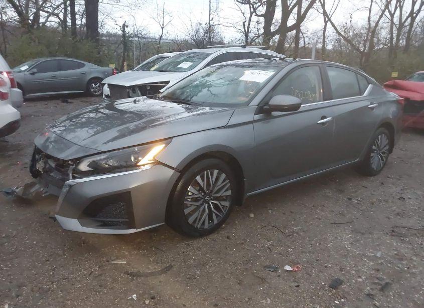 Photo 2 of 2023 Nissan Altima SV FWD (VIN 1N4BL4DV3PN338993)