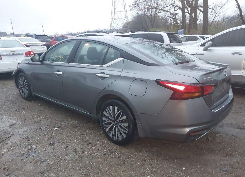 Photo 3 of 2023 Nissan Altima SV FWD (VIN 1N4BL4DV3PN338993)