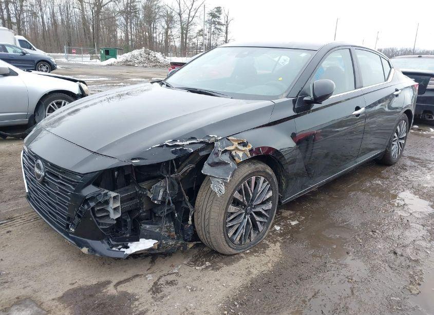 Photo 2 of 2023 Nissan Altima SV FWD (VIN 1N4BL4DV3PN340629)