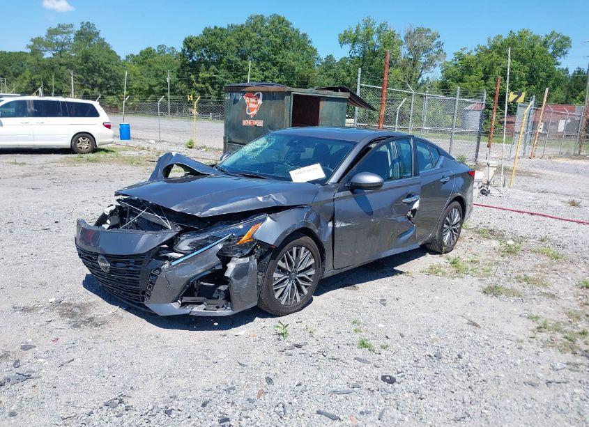 Photo 2 of 2023 Nissan Altima SV FWD (VIN 1N4BL4DV3PN341683)