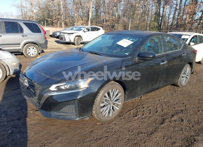 Photo 2 of 2023 Nissan Altima SV FWD (VIN 1N4BL4DV3PN348438)