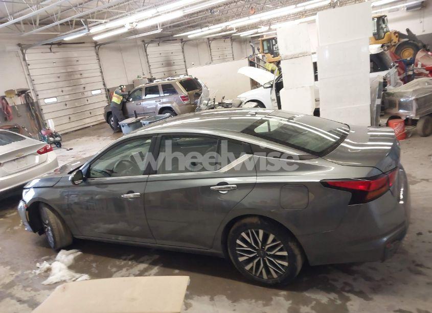 Photo 15 of 2023 Nissan Altima SV FWD (VIN 1N4BL4DV3PN353557)