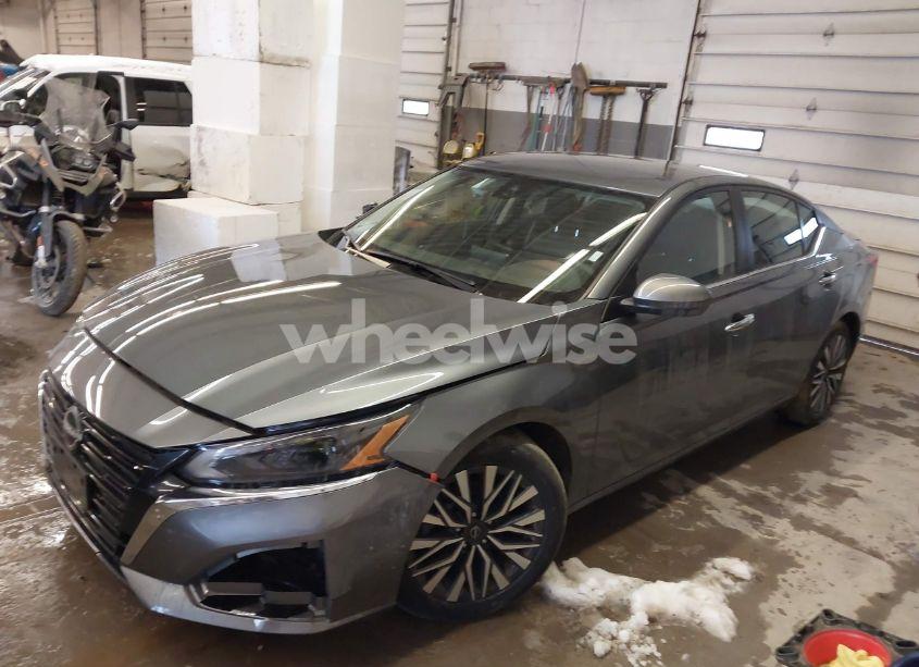 Photo 2 of 2023 Nissan Altima SV FWD (VIN 1N4BL4DV3PN353557)