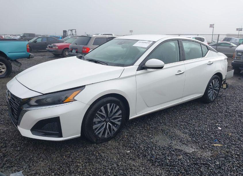 Photo 2 of 2023 Nissan Altima SV (VIN 1N4BL4DV3PN382606)