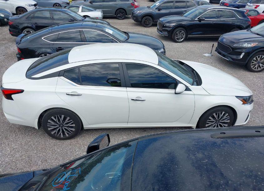 Photo 13 of 2023 Nissan Altima SV FWD (VIN 1N4BL4DV3PN400974)