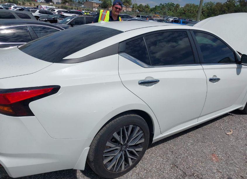 Photo 6 of 2023 Nissan Altima SV FWD (VIN 1N4BL4DV3PN400974)