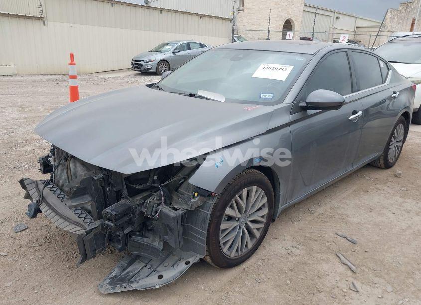 Photo 2 of 2023 Nissan Altima SV FWD (VIN 1N4BL4DV3PN421811)