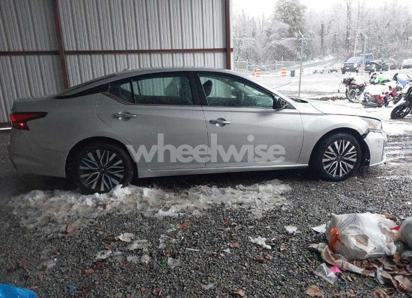 Photo 13 of 2024 Nissan Altima SV FWD (VIN 1N4BL4DV3RN304118)