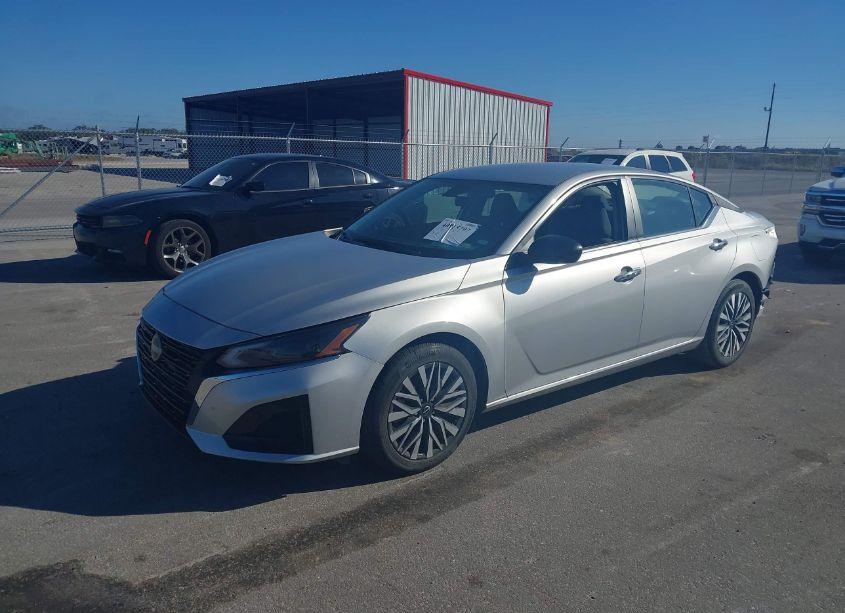 Photo 2 of 2024 Nissan Altima SV FWD (VIN 1N4BL4DV3RN348149)