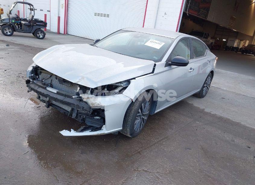 Photo 2 of 2024 Nissan Altima SV FWD (VIN 1N4BL4DV3RN375951)