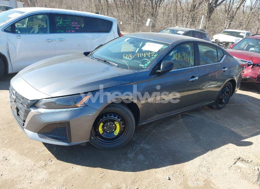 Photo 2 of 2024 Nissan Altima SV FWD (VIN 1N4BL4DV3RN380549)