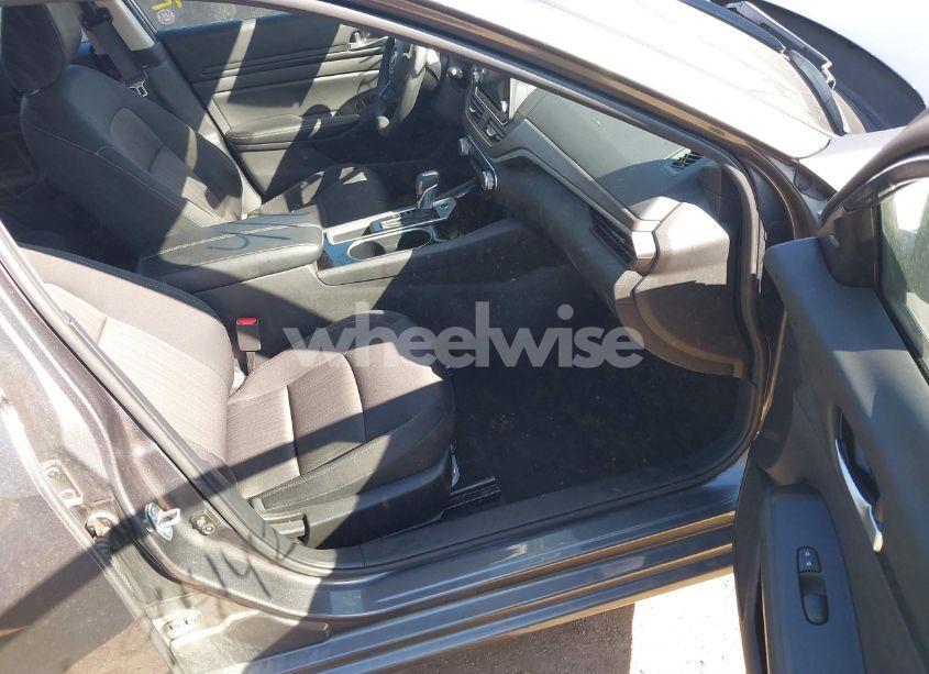 Photo 5 of 2024 Nissan Altima SV FWD (VIN 1N4BL4DV3RN380549)