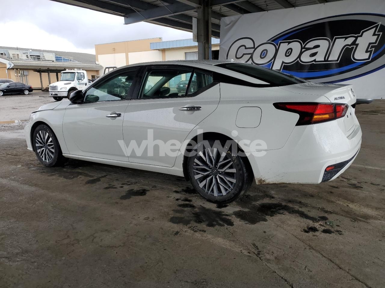 Photo 2 of 2025 NISSAN ALTIMA SV (VIN 1N4BL4DV3SN332300)