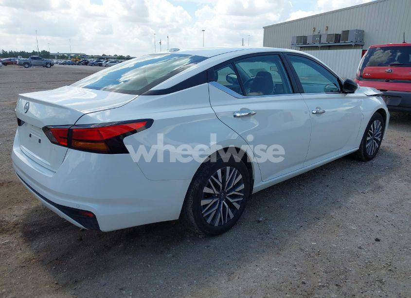 Photo 4 of 2025 Nissan Altima SV FWD (VIN 1N4BL4DV3SN364065)