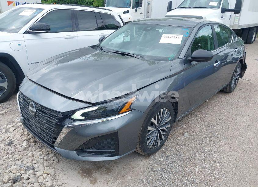 Photo 2 of 2025 Nissan Altima SV FWD (VIN 1N4BL4DV3SN366995)