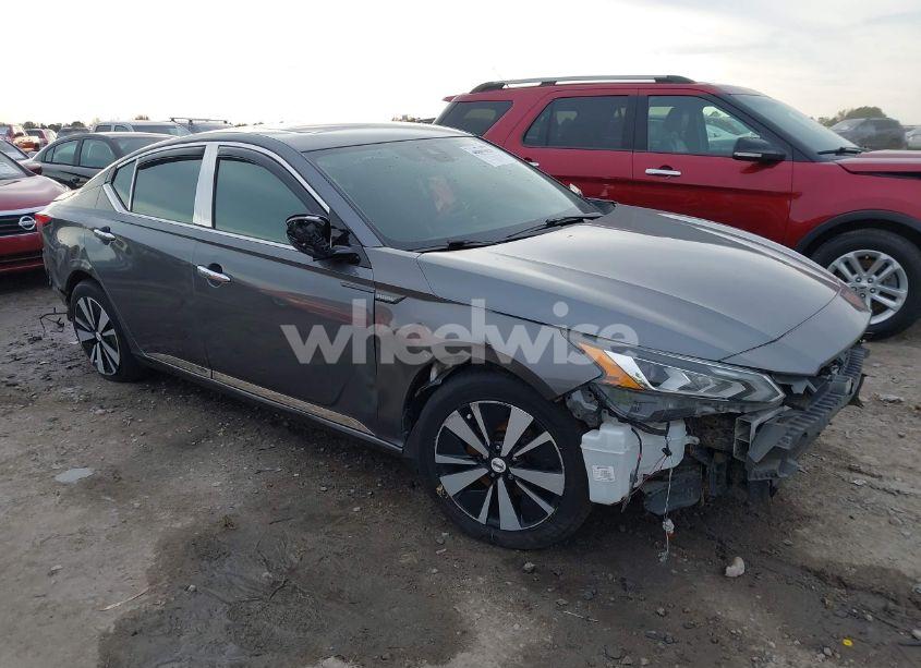 2019 Nissan Altima 2.5 SV (VIN 1N4BL4DV4KC135888) main photo