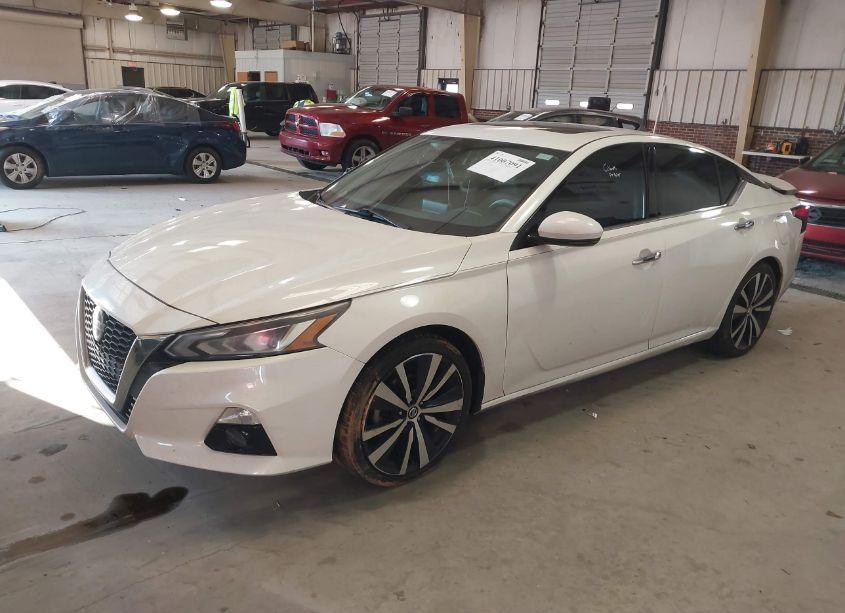 Photo 2 of 2019 Nissan Altima 2.5 SV (VIN 1N4BL4DV4KC152609)