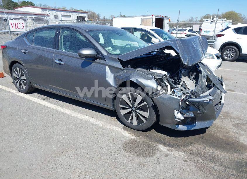 2020 Nissan Altima SV FWD (VIN 1N4BL4DV4LC167077) main photo