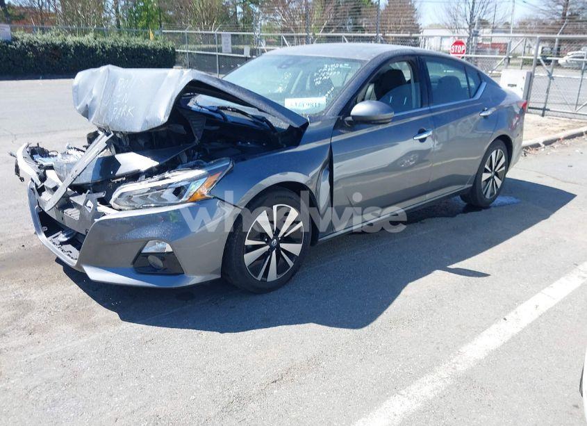 Photo 2 of 2020 Nissan Altima SV FWD (VIN 1N4BL4DV4LC167077)