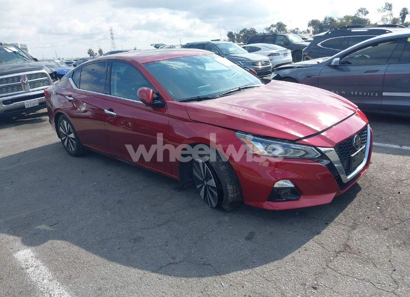 2020 Nissan Altima SV FWD (VIN 1N4BL4DV4LC241758) main photo