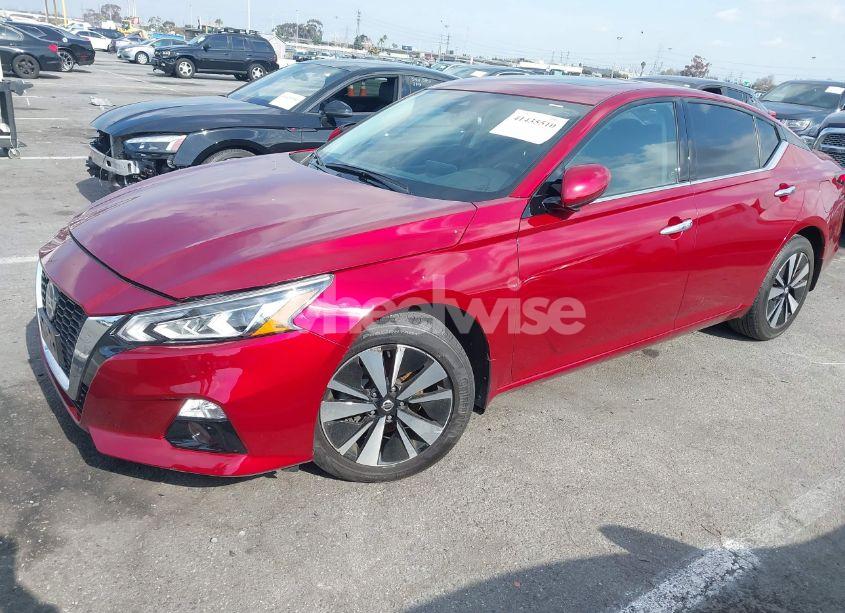 Photo 2 of 2020 Nissan Altima SV FWD (VIN 1N4BL4DV4LC241758)