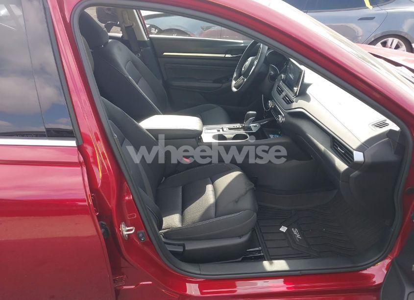 Photo 5 of 2020 Nissan Altima SV FWD (VIN 1N4BL4DV4LC241758)